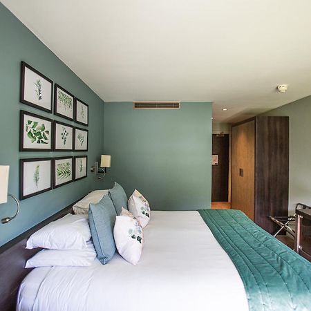 Hogarths Hotel Солихъл Екстериор снимка