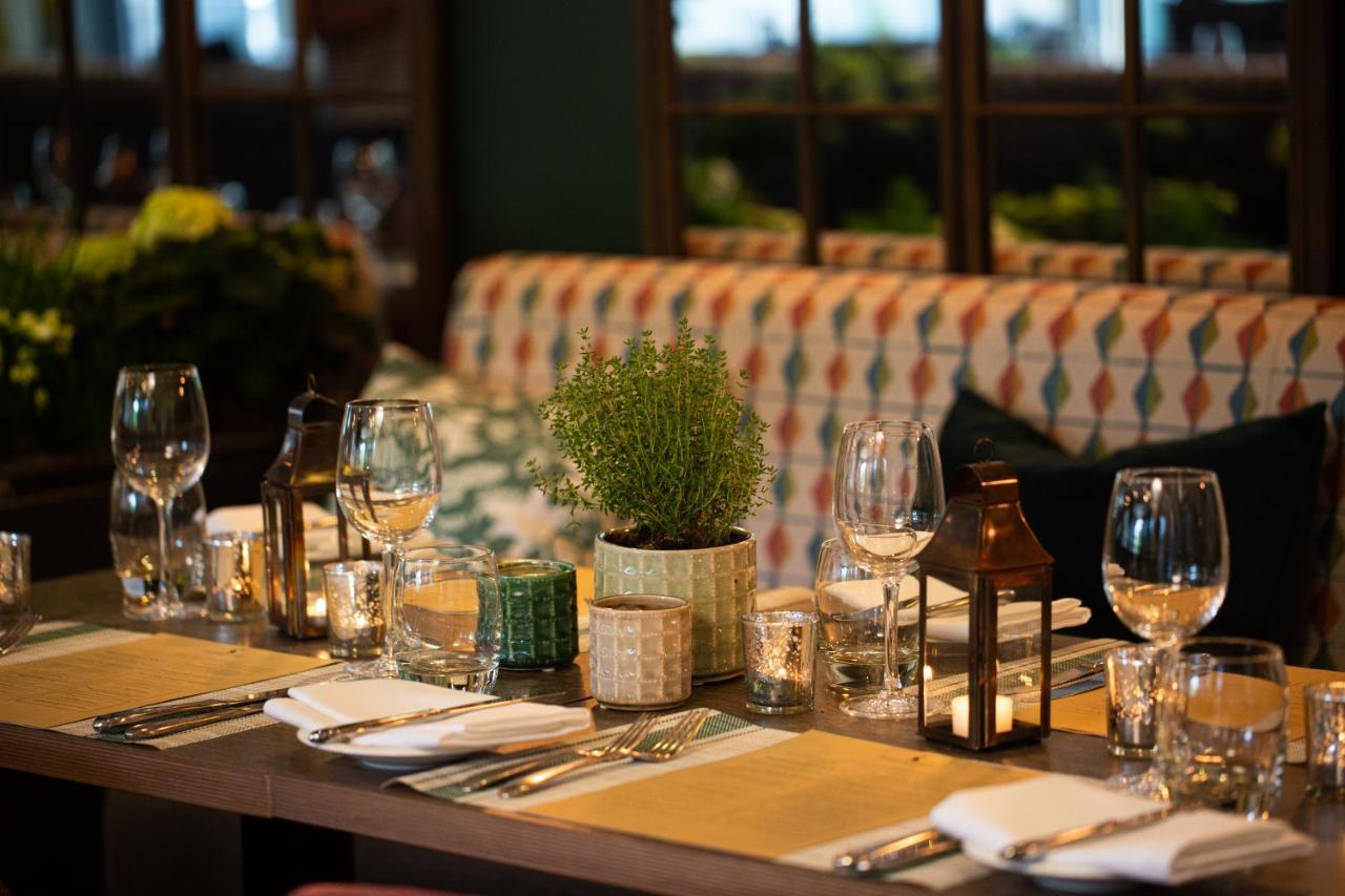 Hogarths Hotel Солихъл Екстериор снимка