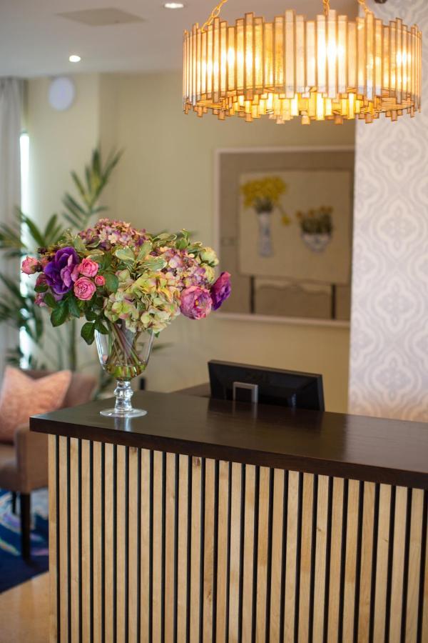 Hogarths Hotel Солихъл Екстериор снимка
