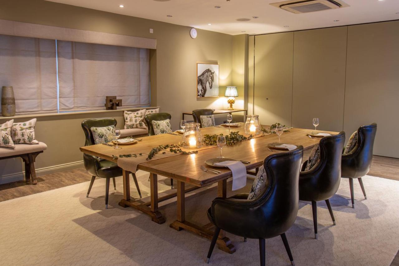 Hogarths Hotel Солихъл Екстериор снимка