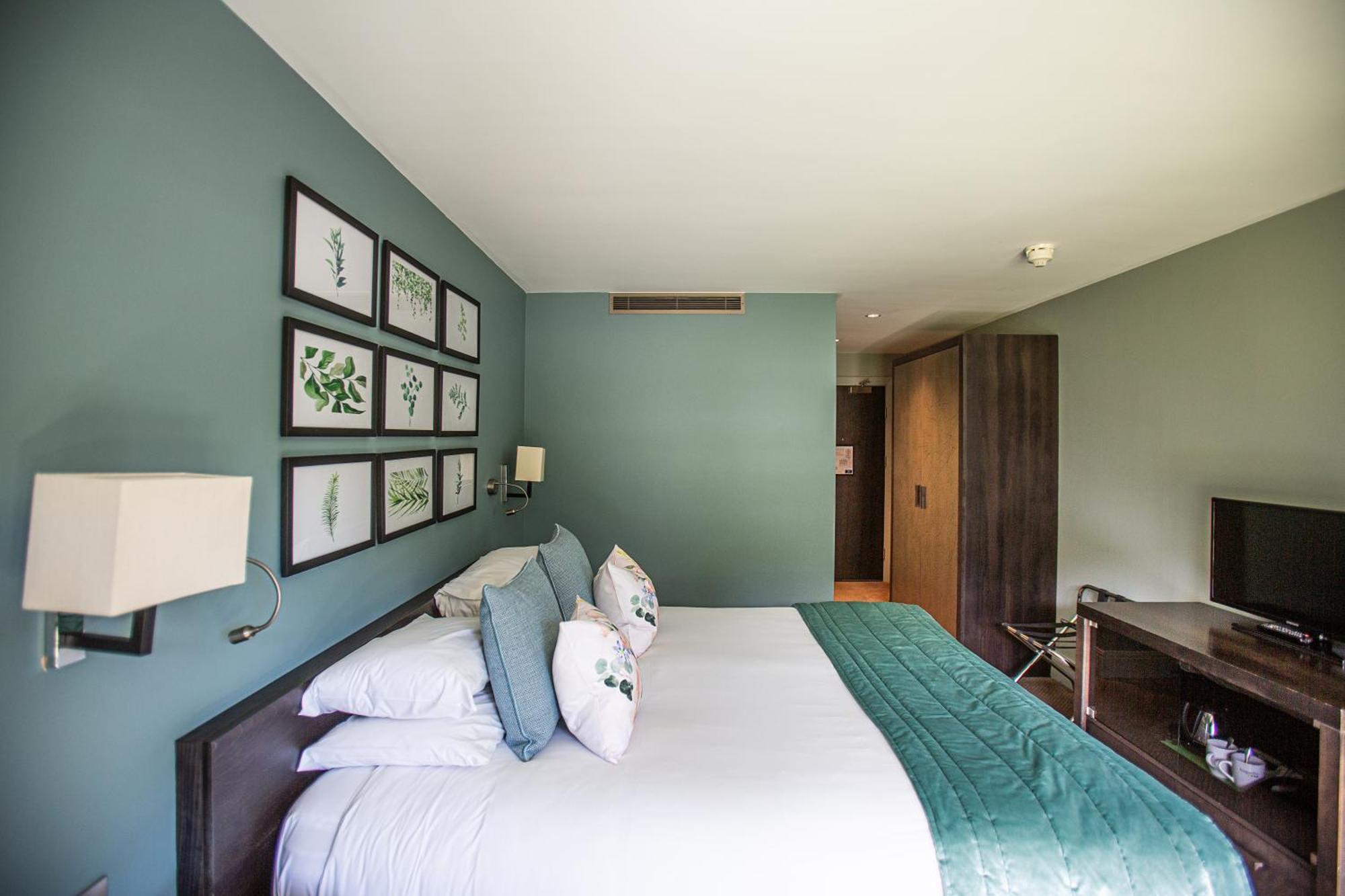 Hogarths Hotel Солихъл Екстериор снимка